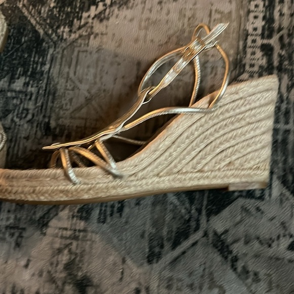 Tory Burch Metallic Gold Wedge Espadrille Sandals size 7.5 - Picture 5 of 8
